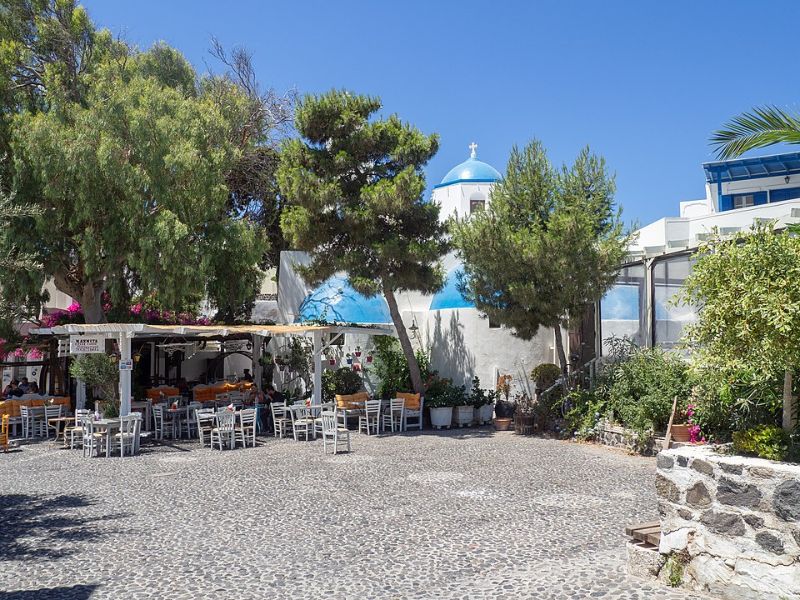 Megalochori in Santorini